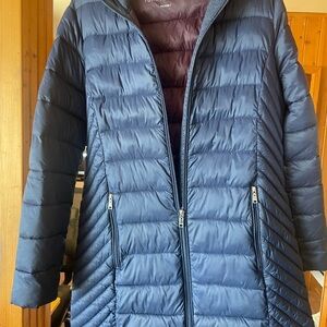 Tommy Hilfiger women’s Blue Puffer Jacket with Quilted Design